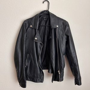 Forever 21 F21 women’s classic black leather jacket